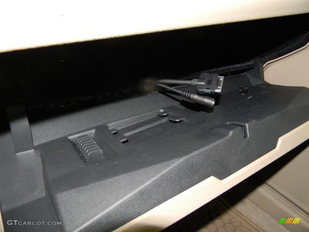 2010 E 350 Coupe - Arctic White / Almond Beige photo #26