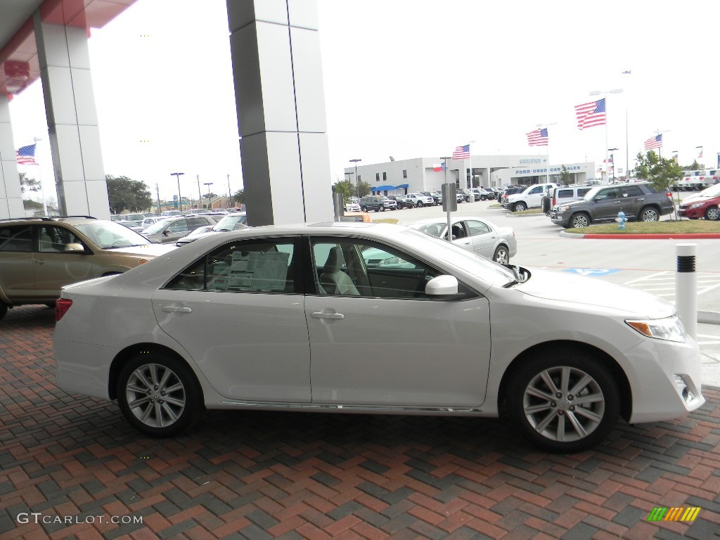 2012 Camry XLE V6 - Super White / Ivory photo #4