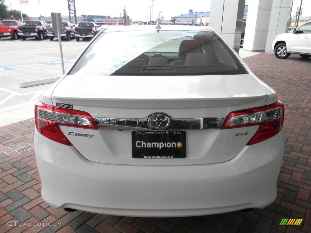 2012 Camry XLE V6 - Super White / Ivory photo #6