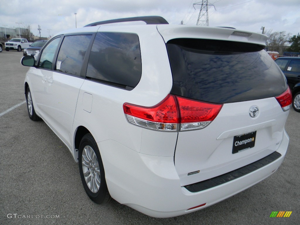 2012 Sienna XLE - Super White / Bisque photo #7