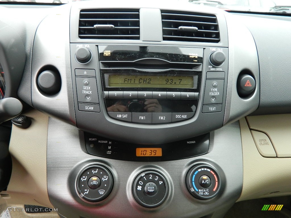 2011 Toyota RAV4 I4 Controls Photos