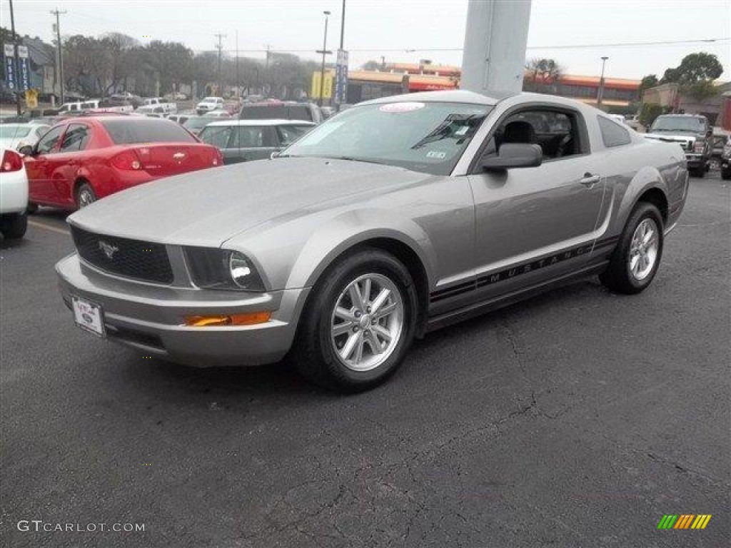 2008 Mustang V6 Deluxe Coupe - Vapor Silver Metallic / Light Graphite photo #9