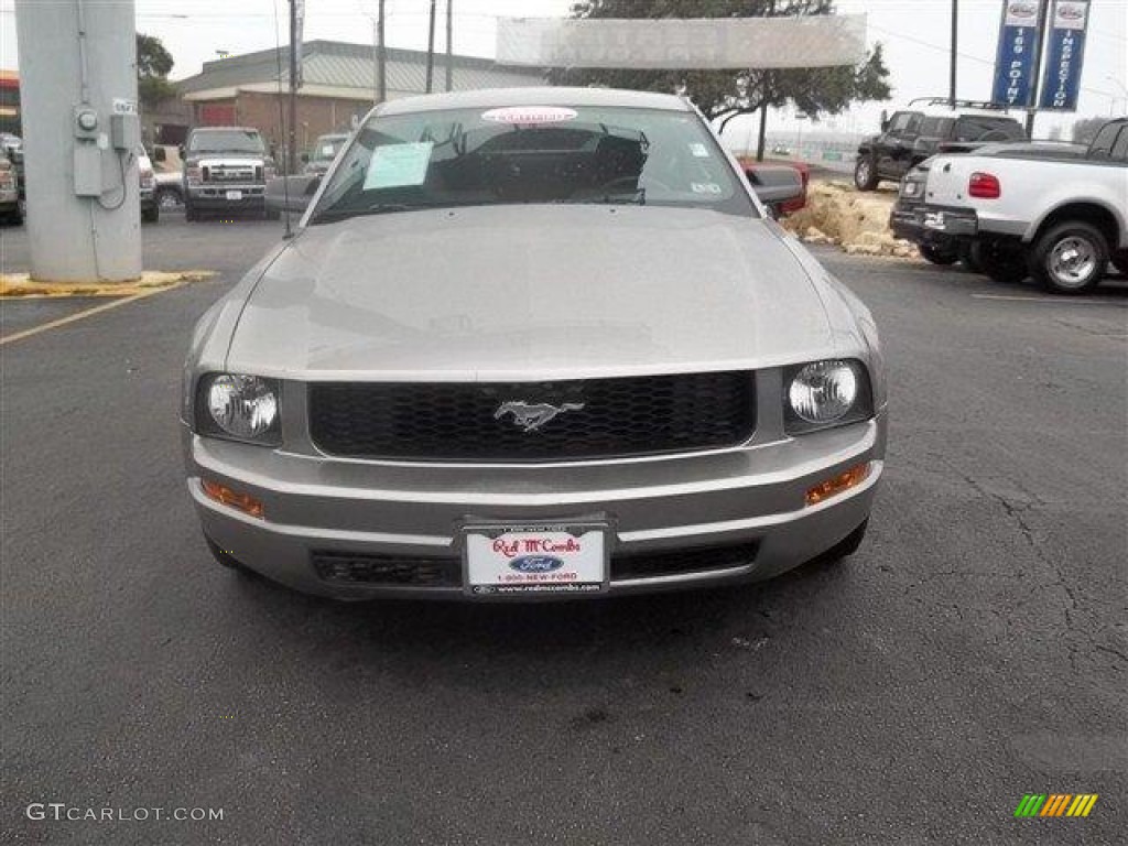 2008 Mustang V6 Deluxe Coupe - Vapor Silver Metallic / Light Graphite photo #10