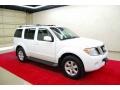 2008 Avalanche White Nissan Pathfinder SE  photo #2