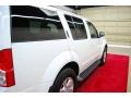 Avalanche White - Pathfinder SE Photo No. 8