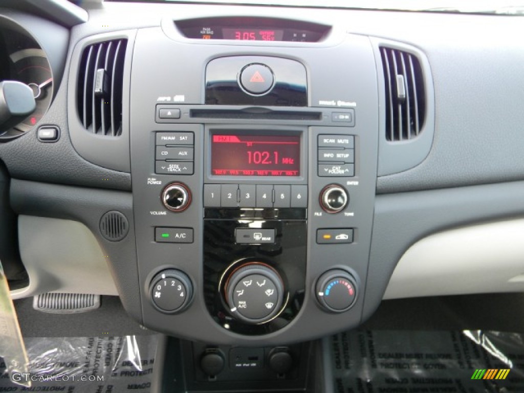 2012 Kia Forte LX Controls Photos