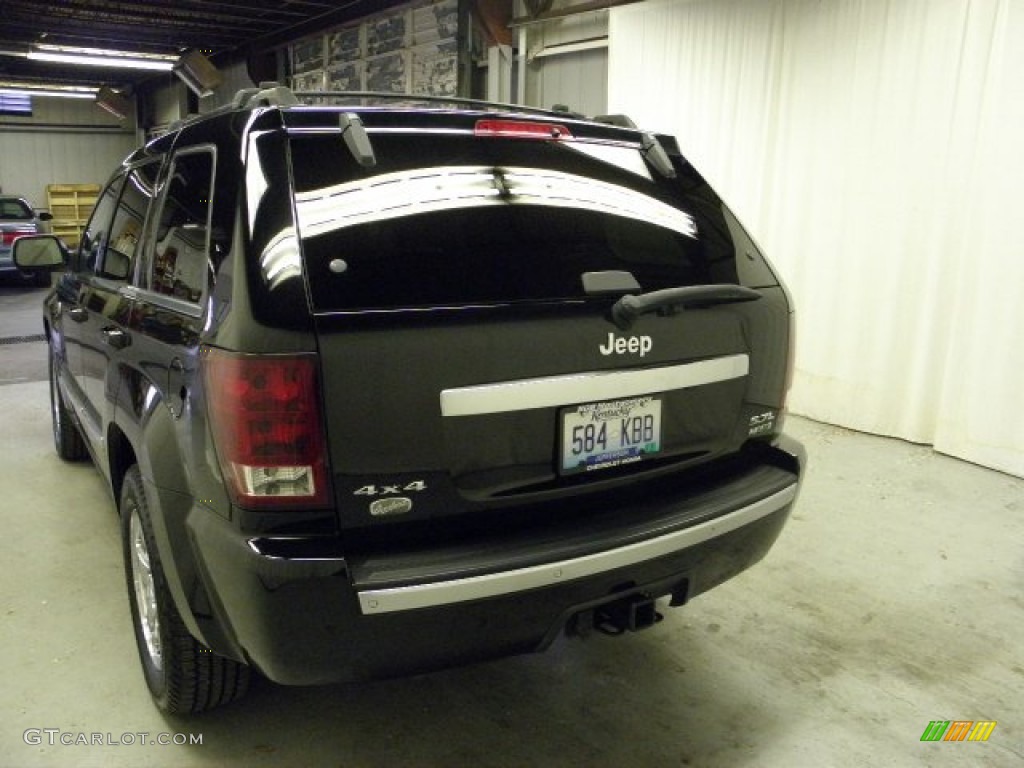 2006 Grand Cherokee Overland 4x4 - Black / Medium Slate Gray photo #13