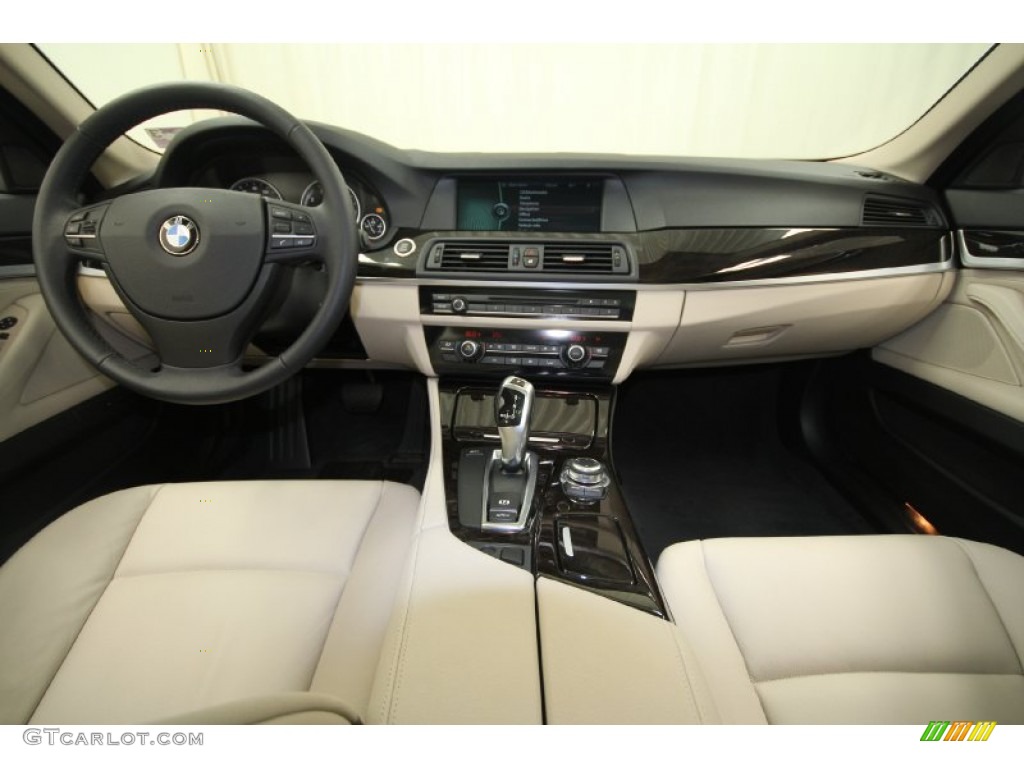 2011 BMW 5 Series 528i Sedan Oyster/Black Dashboard Photo #60003276