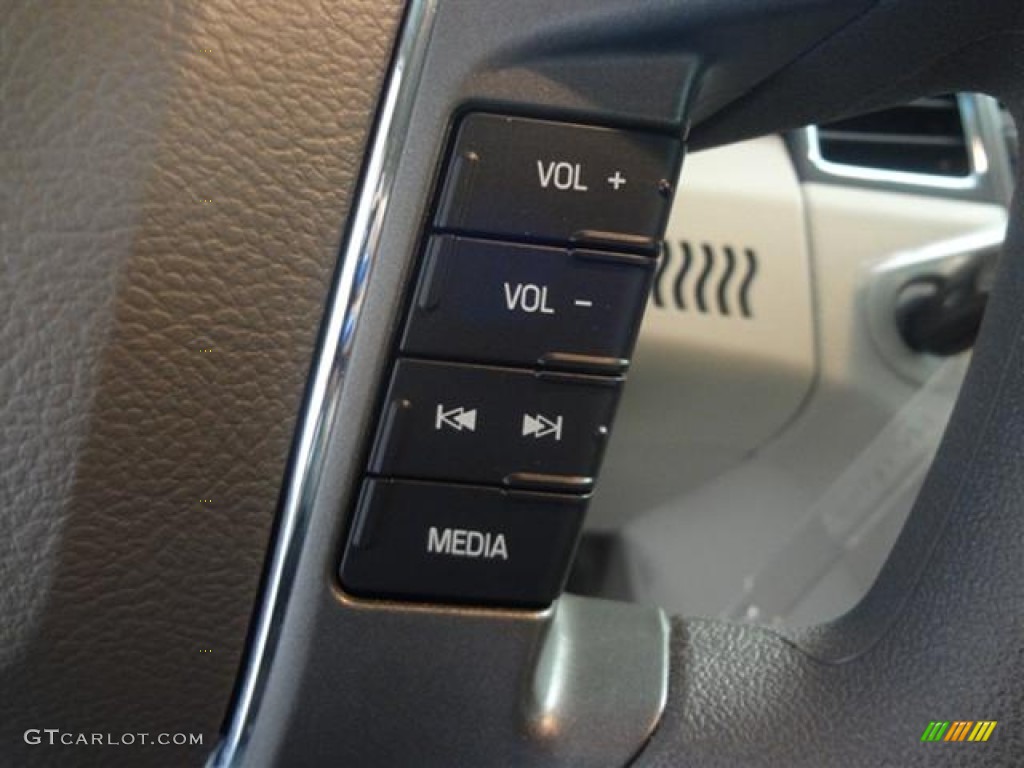 2012 Ford Taurus SE Controls Photos