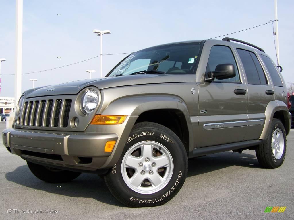 2006 Liberty Sport 4x4 - Light Khaki Metallic / Khaki photo #1