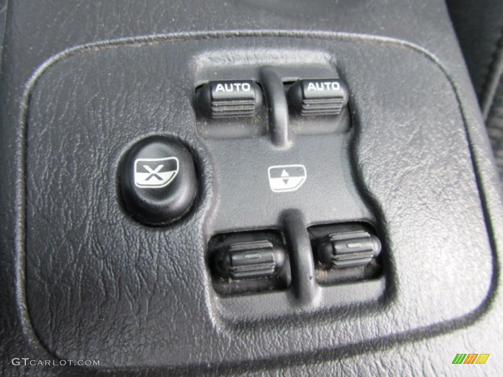 2003 Jeep Liberty Sport 4x4 Controls Photo #60010246