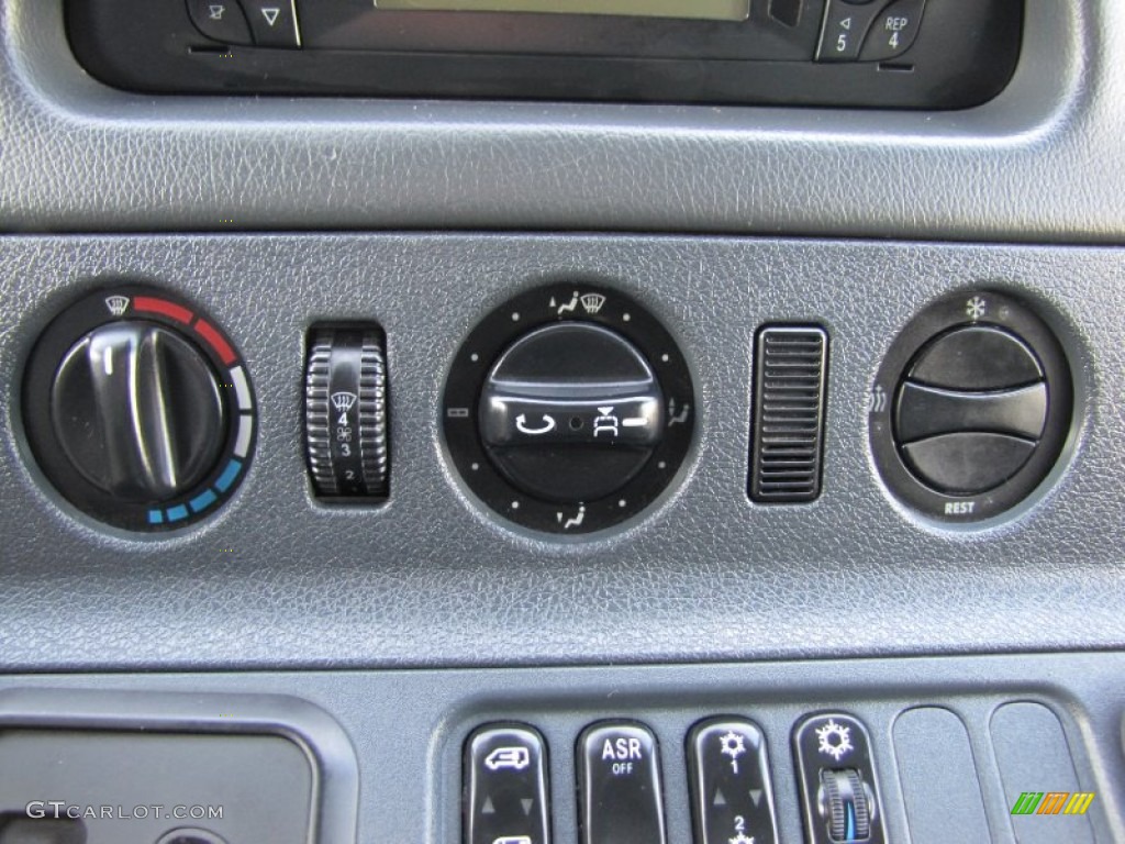2006 Dodge Sprinter Van 2500 High Roof Passenger Controls Photos