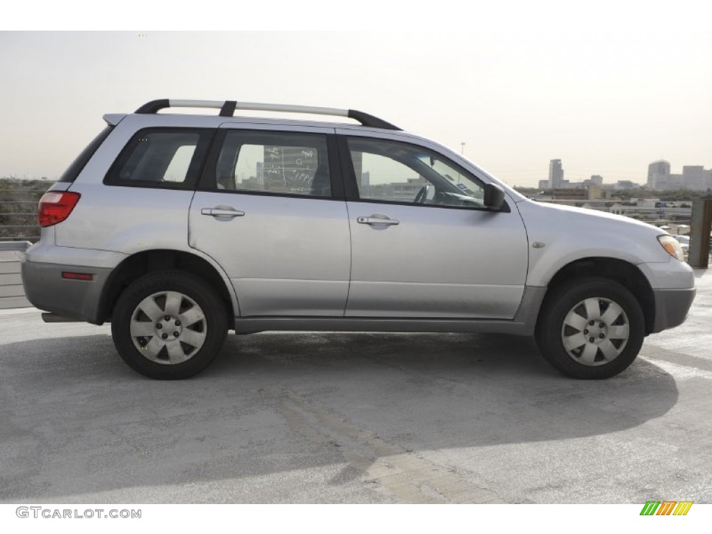 2006 Mitsubishi Outlander LS Exterior Photos