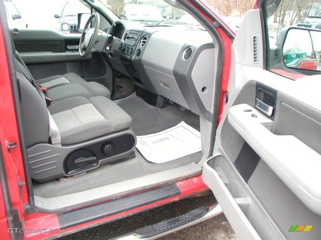 Medium/Dark Flint Interior 2004 Ford F150 XLT SuperCab 4x4 Photo #60016546