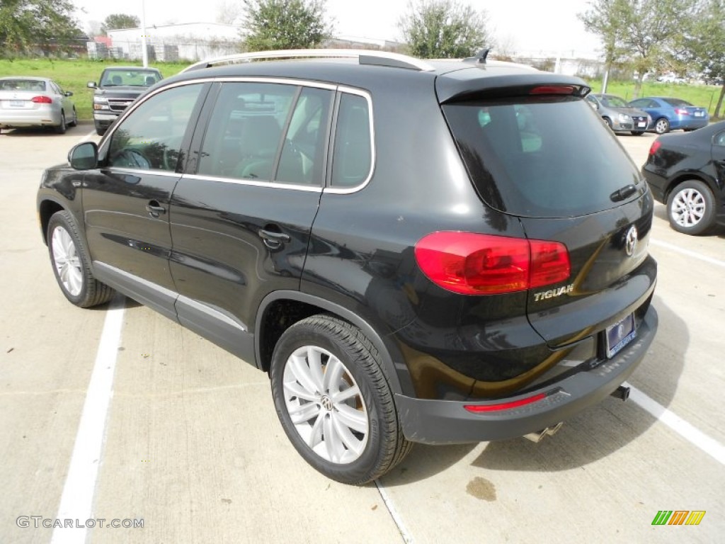 2012 Tiguan SE 4Motion - Deep Black Metallic / Beige photo #5