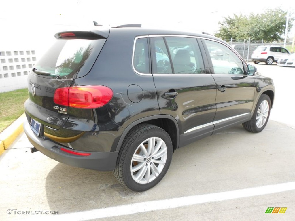 2012 Tiguan SE 4Motion - Deep Black Metallic / Beige photo #7