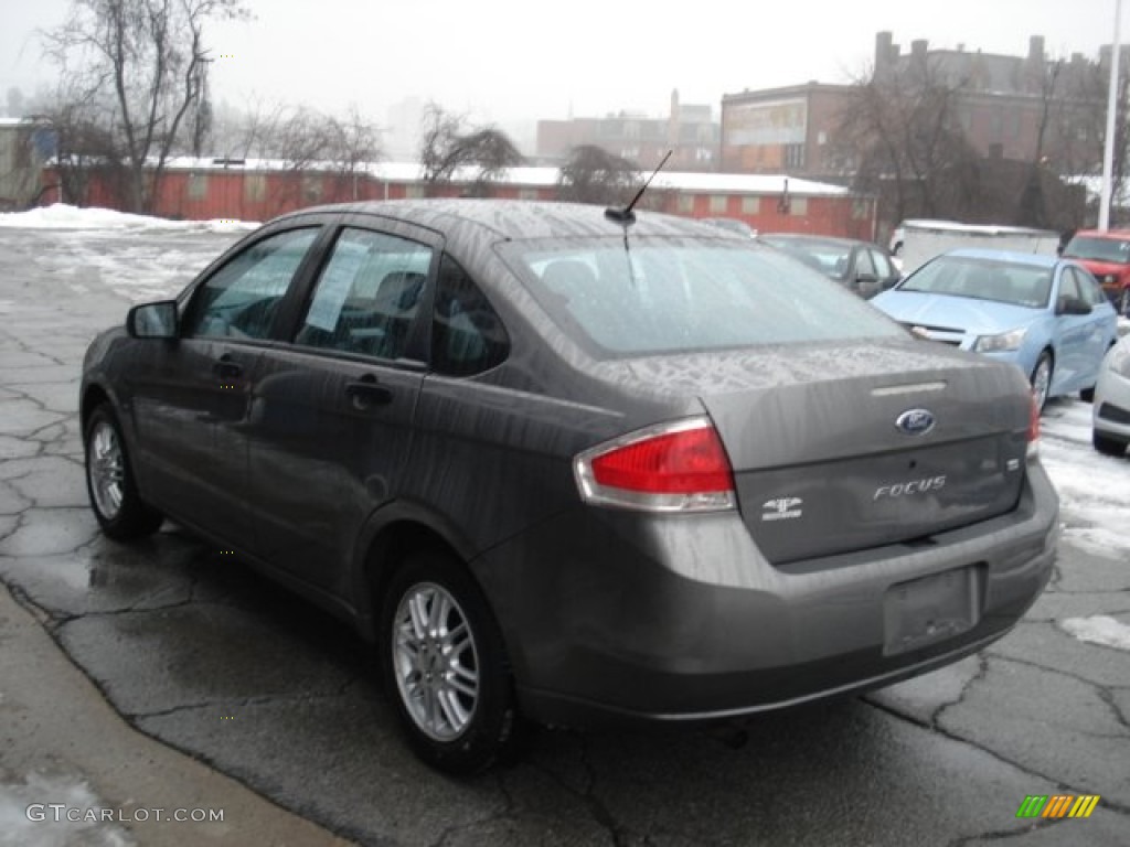 2009 Focus SE Sedan - Sterling Grey Metallic / Charcoal Black photo #6