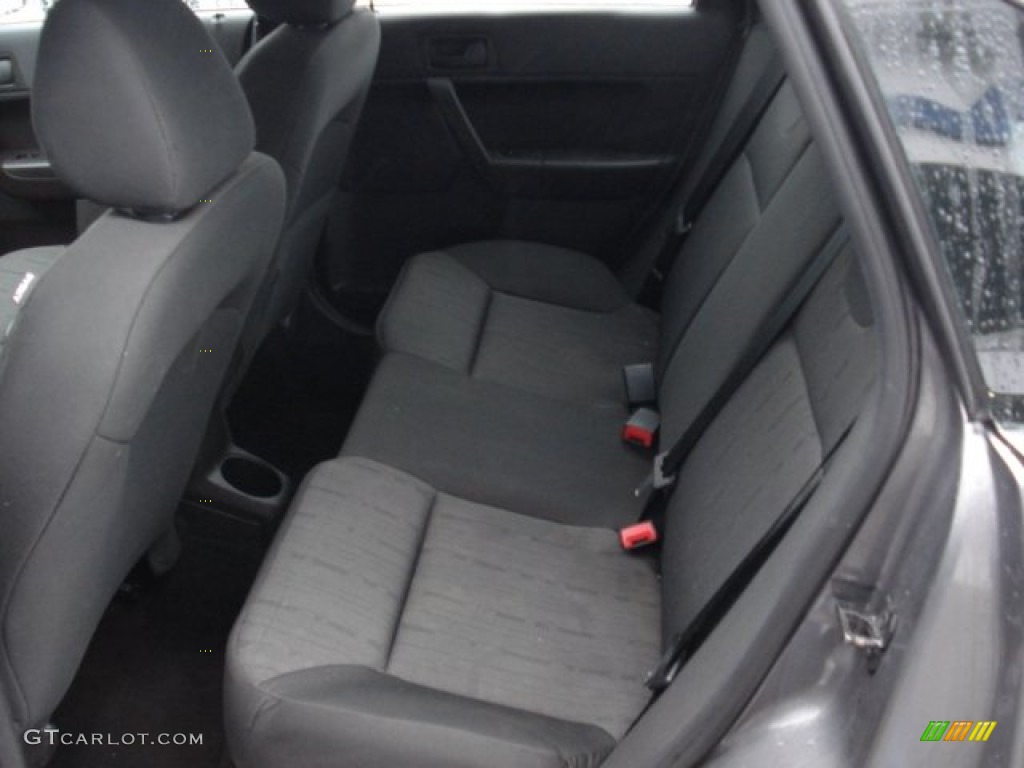 2009 Focus SE Sedan - Sterling Grey Metallic / Charcoal Black photo #16