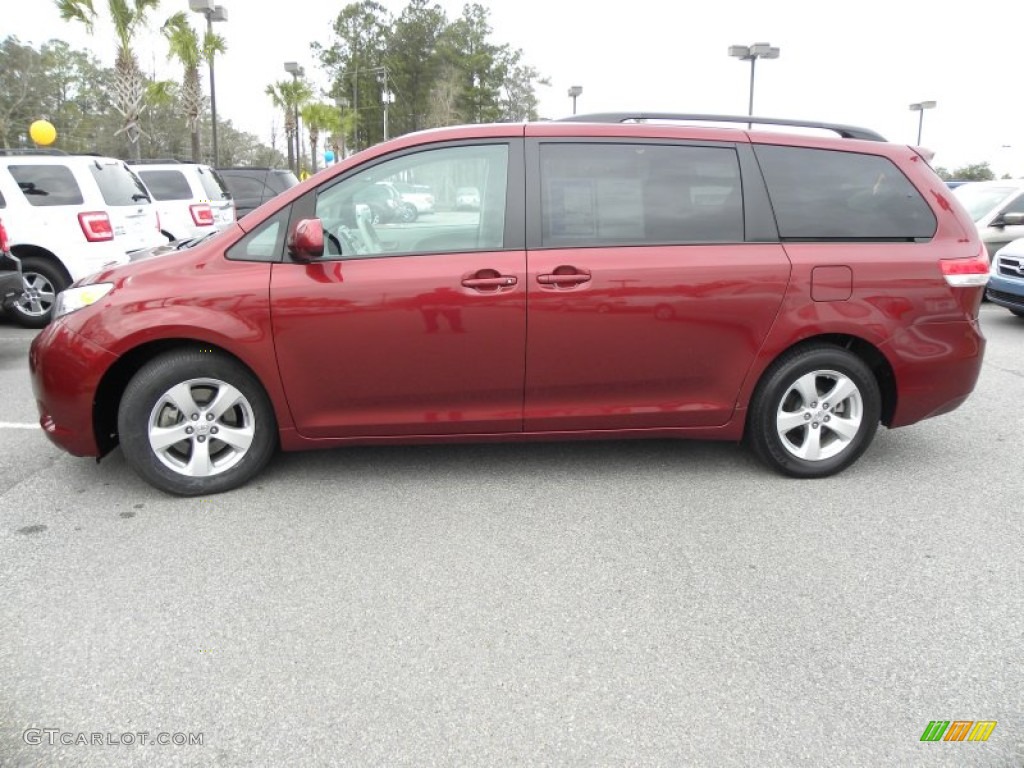 2011 Sienna LE - Salsa Red Pearl / Light Gray photo #2