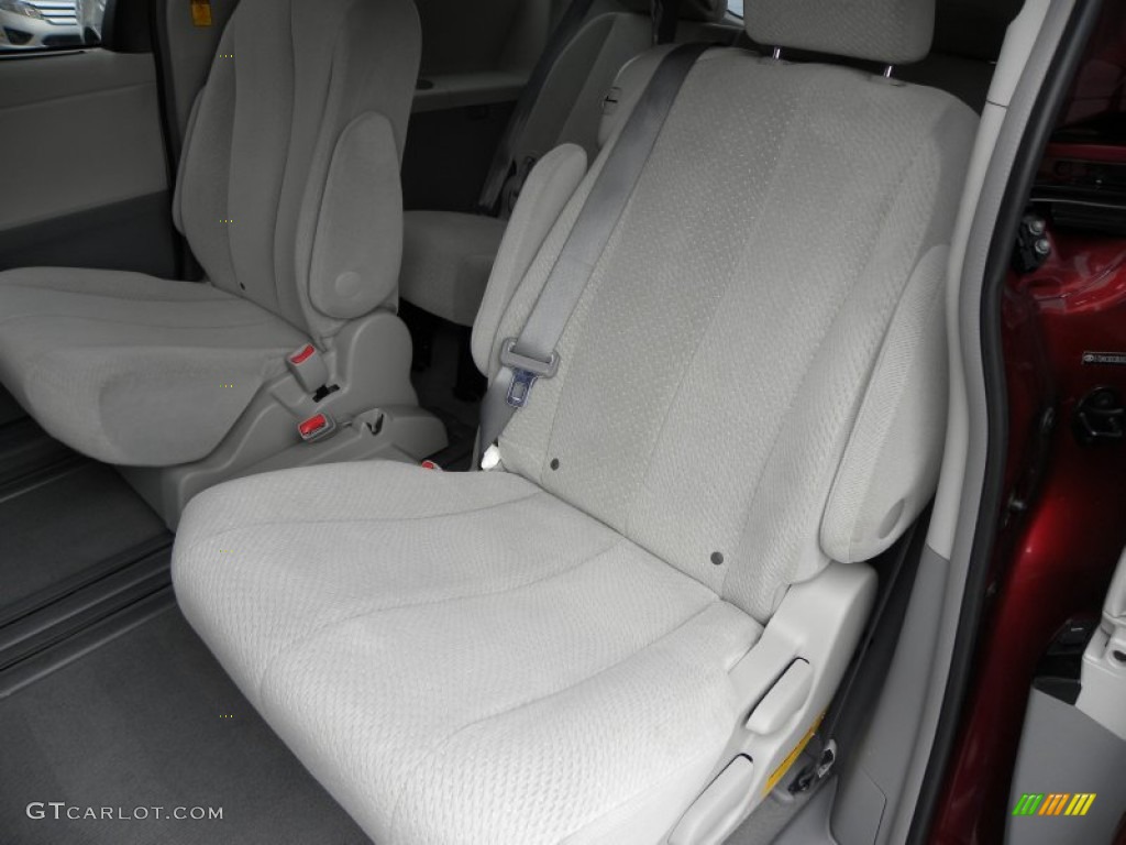 2011 Sienna LE - Salsa Red Pearl / Light Gray photo #6