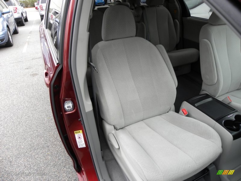 2011 Sienna LE - Salsa Red Pearl / Light Gray photo #8