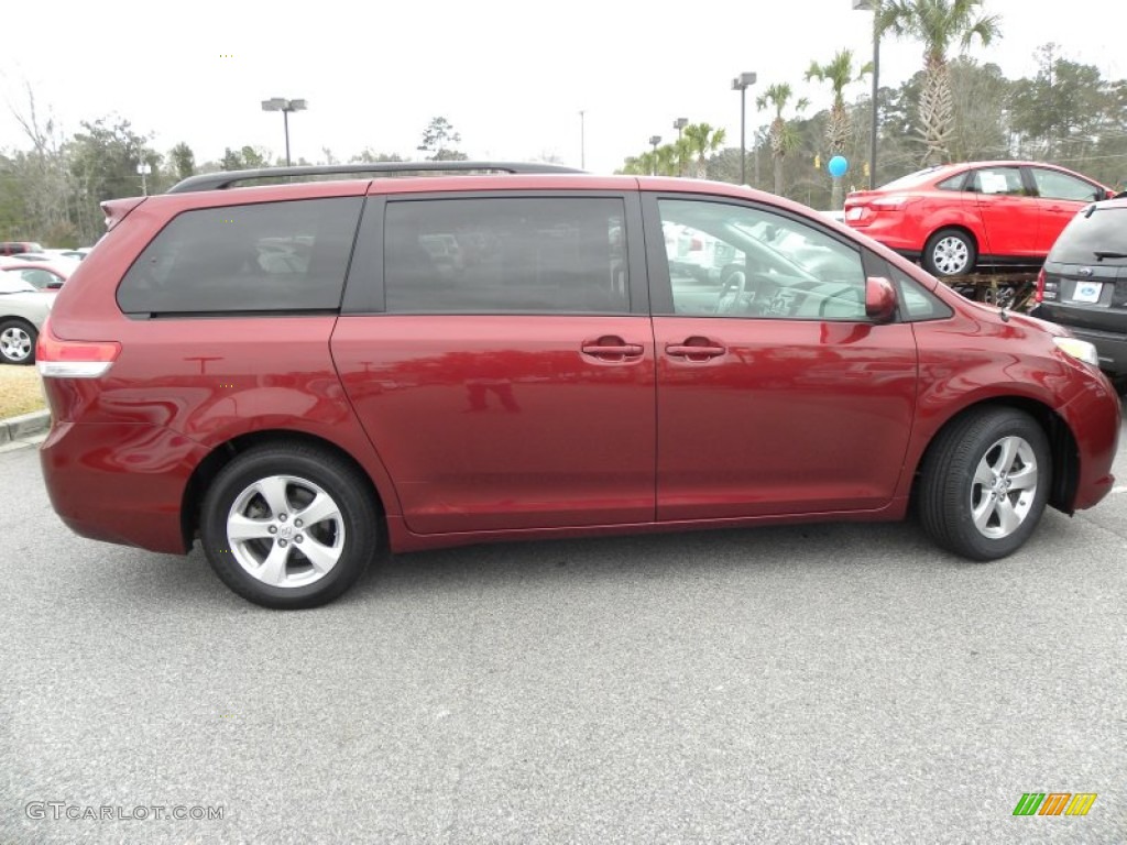 2011 Sienna LE - Salsa Red Pearl / Light Gray photo #11