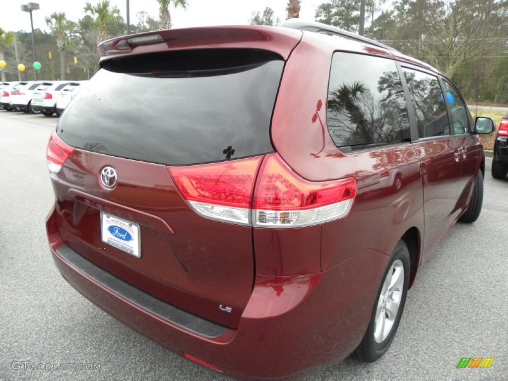 2011 Sienna LE - Salsa Red Pearl / Light Gray photo #12
