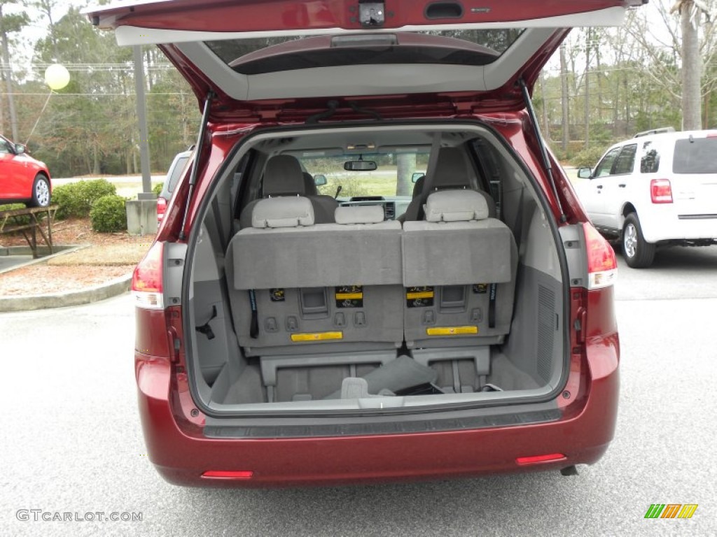 2011 Sienna LE - Salsa Red Pearl / Light Gray photo #13