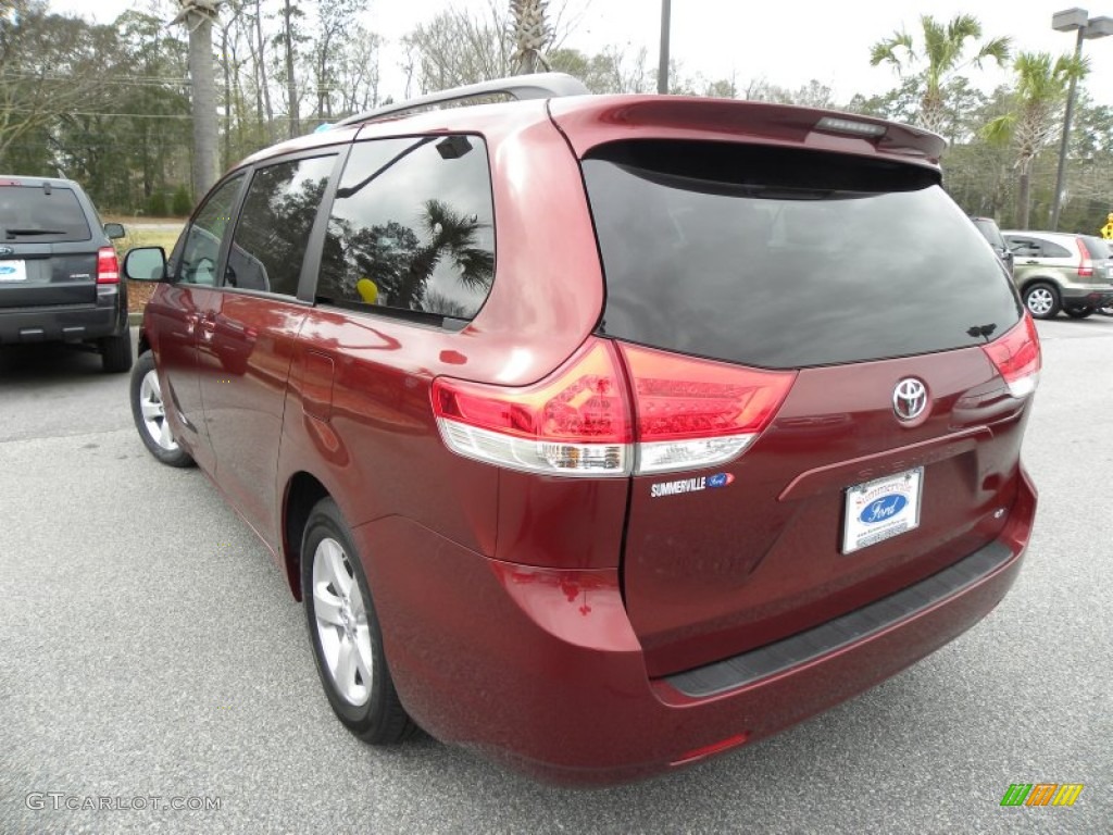 2011 Sienna LE - Salsa Red Pearl / Light Gray photo #14