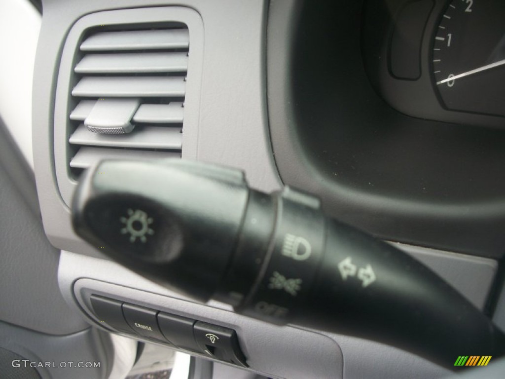 2006 Optima LX - White / Gray photo #17