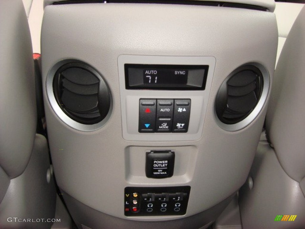 2011 Honda Pilot Touring 4WD Controls Photo #60030278
