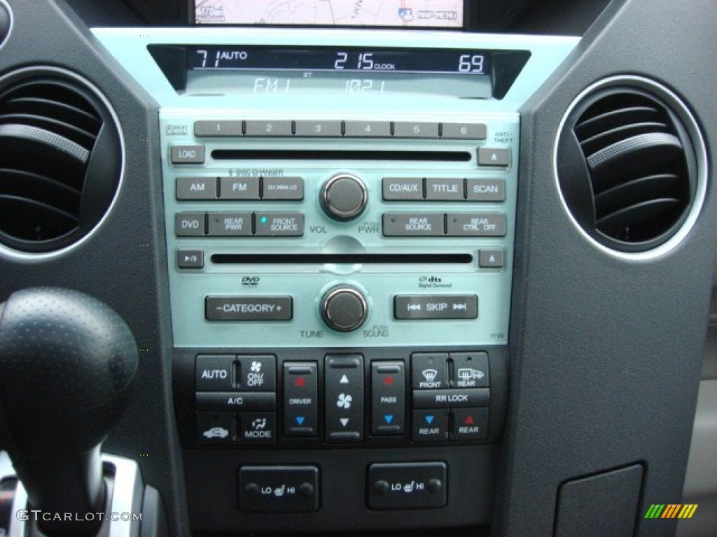 2011 Honda Pilot Touring 4WD Controls Photo #60030392