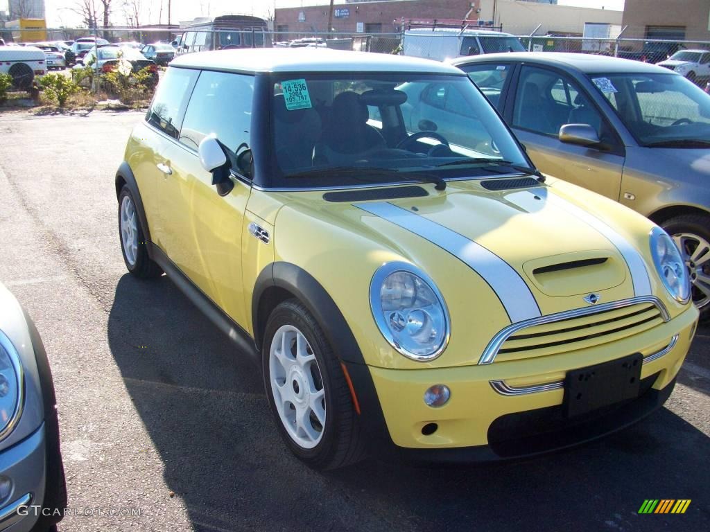 2004 Cooper S Hardtop - Liquid Yellow / Panther Black photo #3