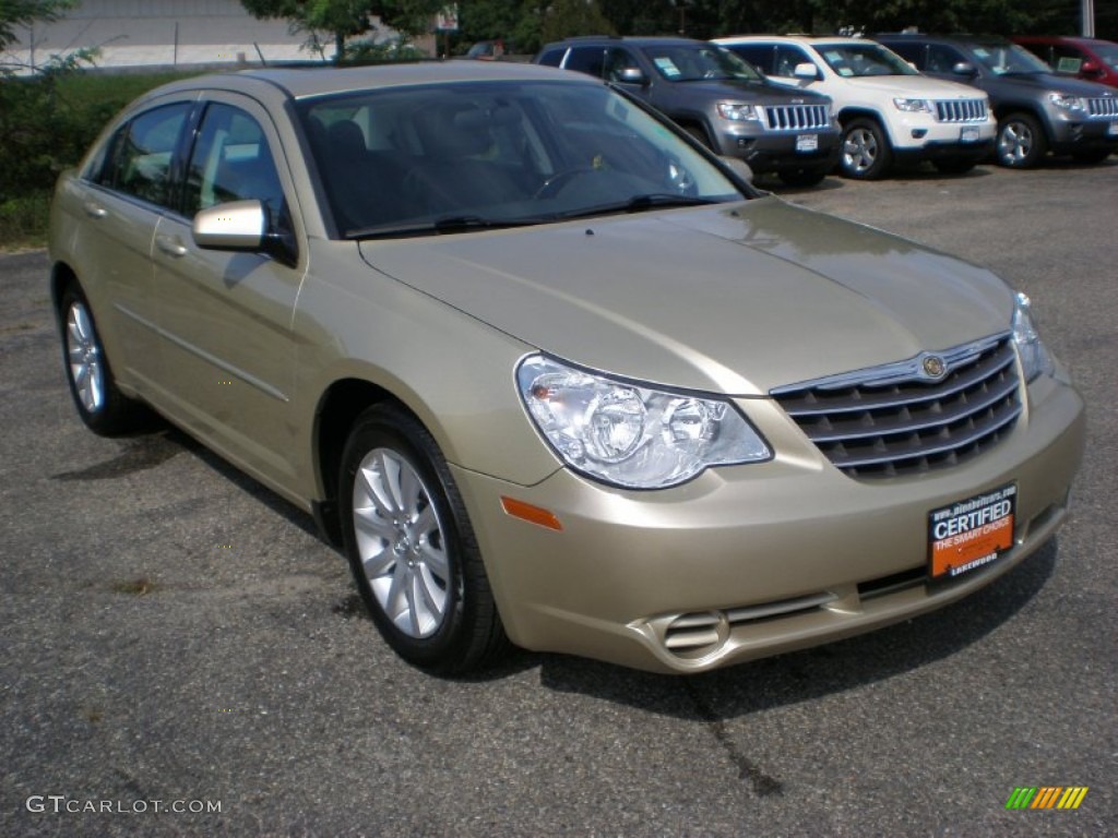 2010 Sebring Limited Sedan - White Gold / Dark Slate Gray photo #3