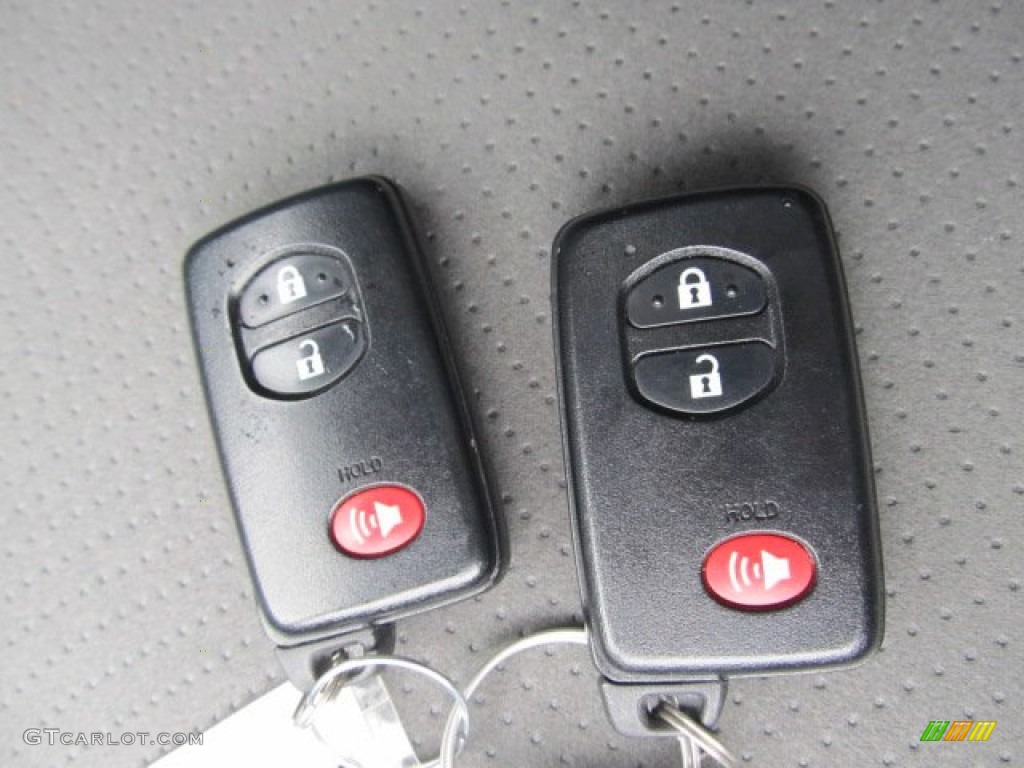 2011 Toyota Prius Hybrid II Keys Photo #60043157