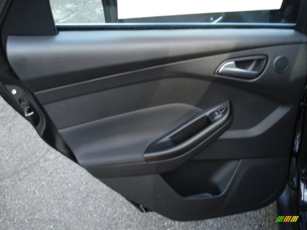 2012 Ford Focus Titanium 5-Door Charcoal Black Door Panel Photo #60044270