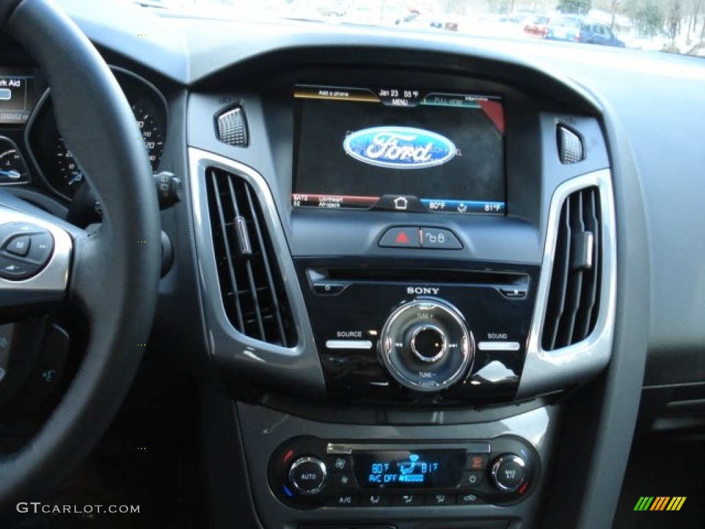 2012 Ford Focus Titanium 5-Door Controls Photo #60044276