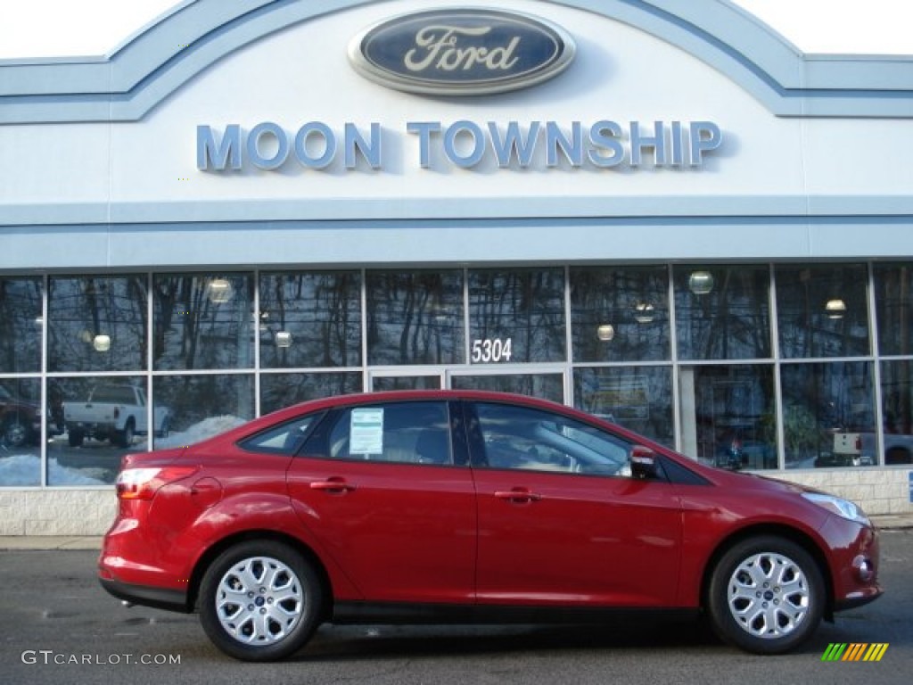 2012 Focus SE Sedan - Red Candy Metallic / Charcoal Black photo #1