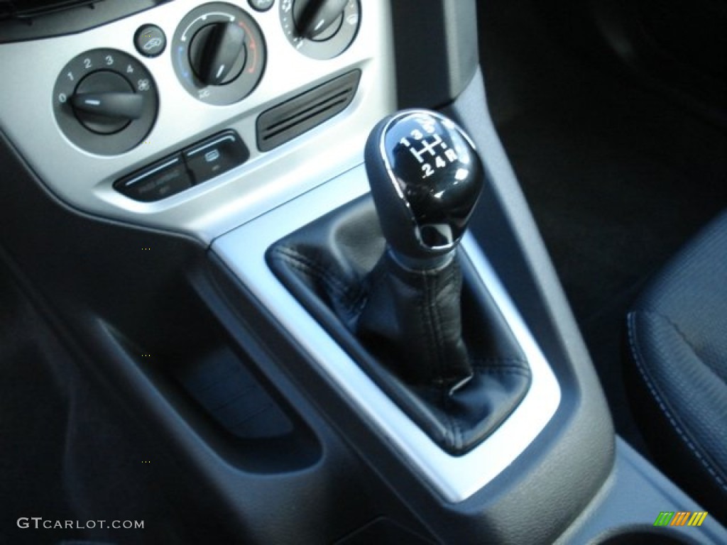 2012 Ford Focus SE Sedan 5 Speed Manual Transmission Photo #60044402