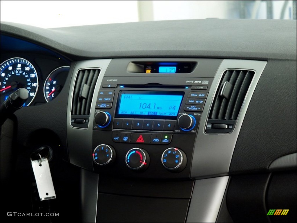 2010 Hyundai Sonata SE Controls Photo #60046619