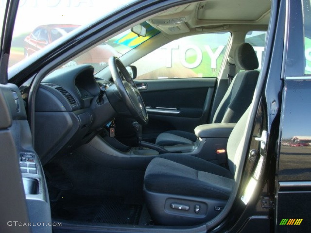 2004 Camry LE - Black / Dark Charcoal photo #7