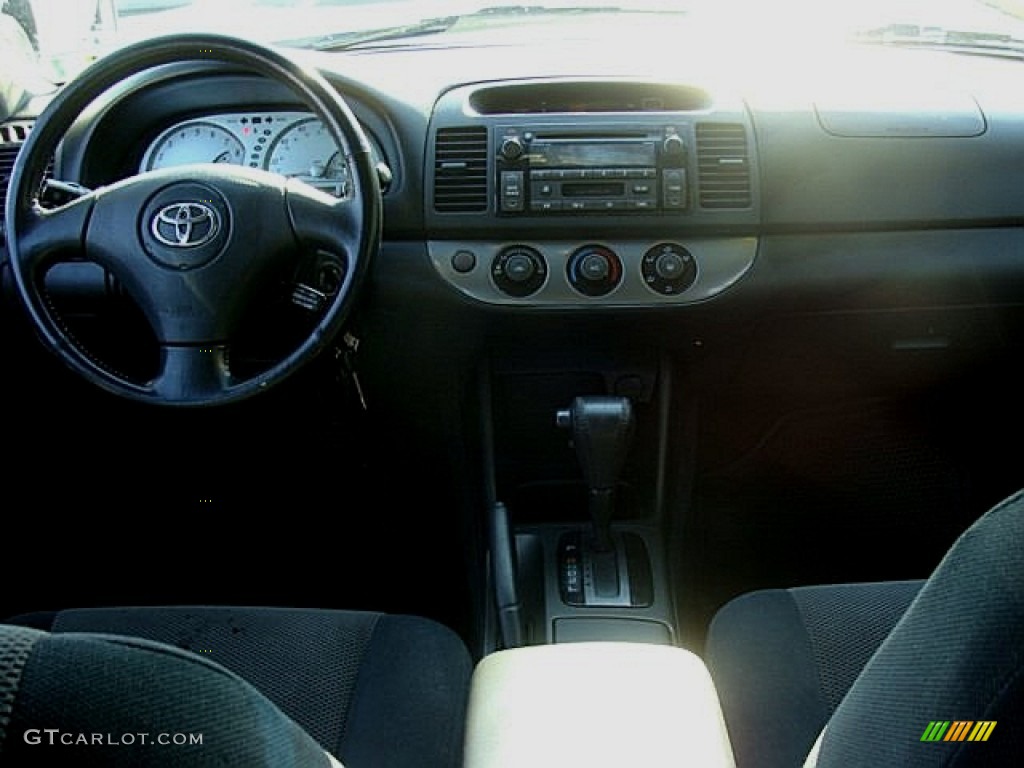 2004 Camry LE - Black / Dark Charcoal photo #9