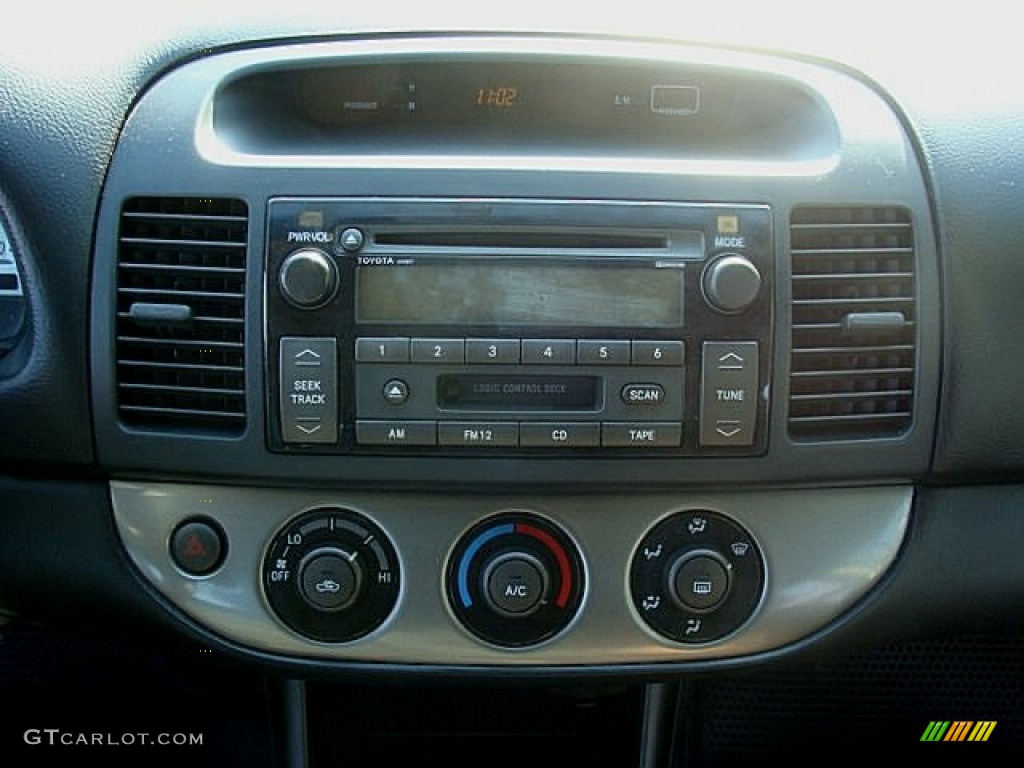 2004 Camry LE - Black / Dark Charcoal photo #11