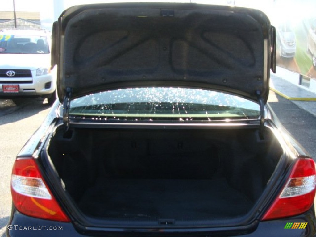 2004 Camry LE - Black / Dark Charcoal photo #13