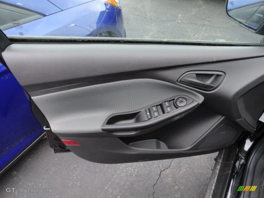 2012 Focus SE 5-Door - Tuxedo Black Metallic / Charcoal Black photo #11