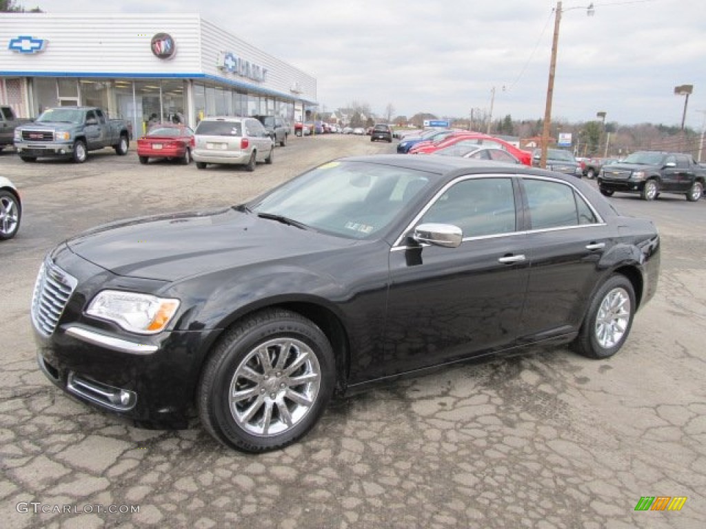 Brilliant Black Crystal Pearl Chrysler 300