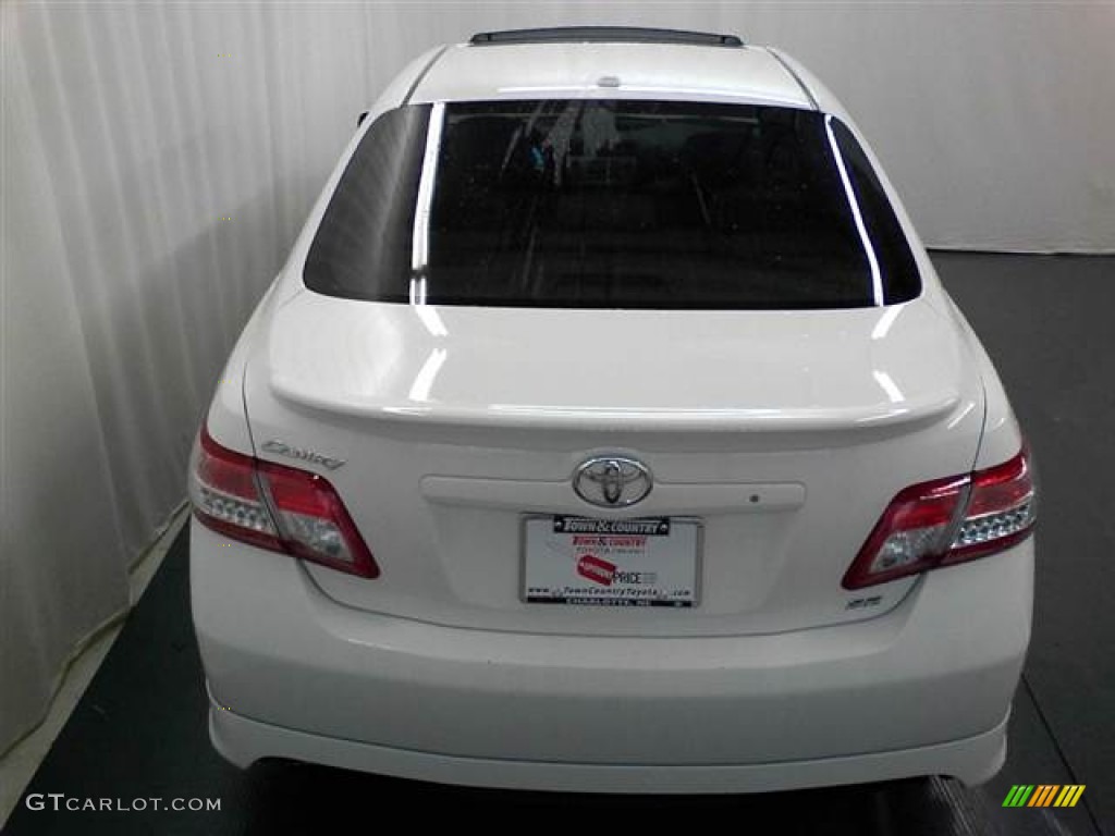 2010 Camry SE V6 - Super White / Ash Gray photo #4