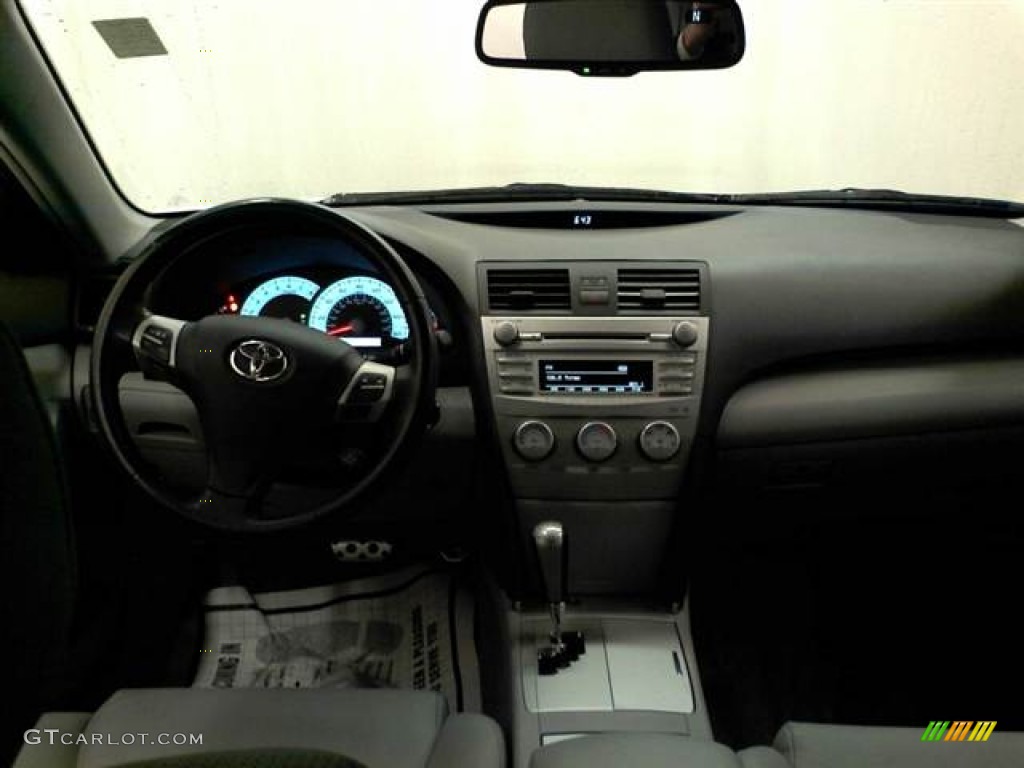 2010 Camry SE V6 - Super White / Ash Gray photo #5