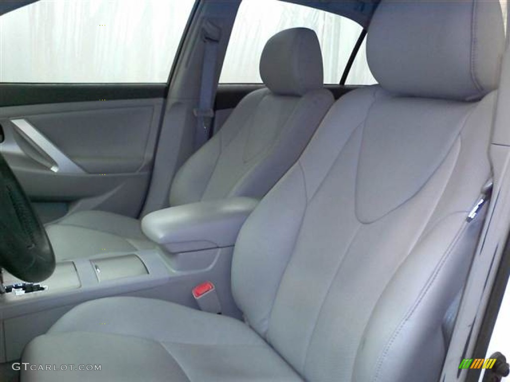 2010 Camry SE V6 - Super White / Ash Gray photo #6