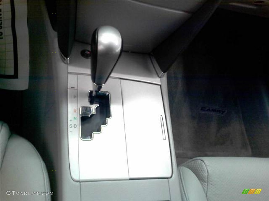 2010 Camry SE V6 - Super White / Ash Gray photo #10